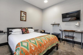 Queen Room With Access To Chef's Kitchen And Pool